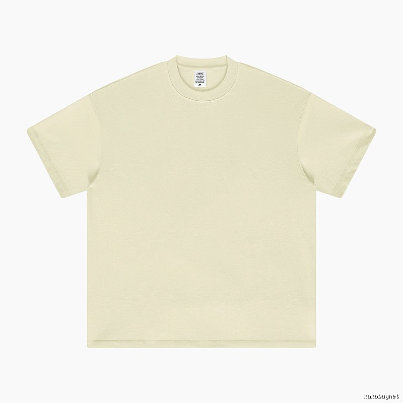 Patterned Plain white T-shirt Minimal White Short with Polished Detail