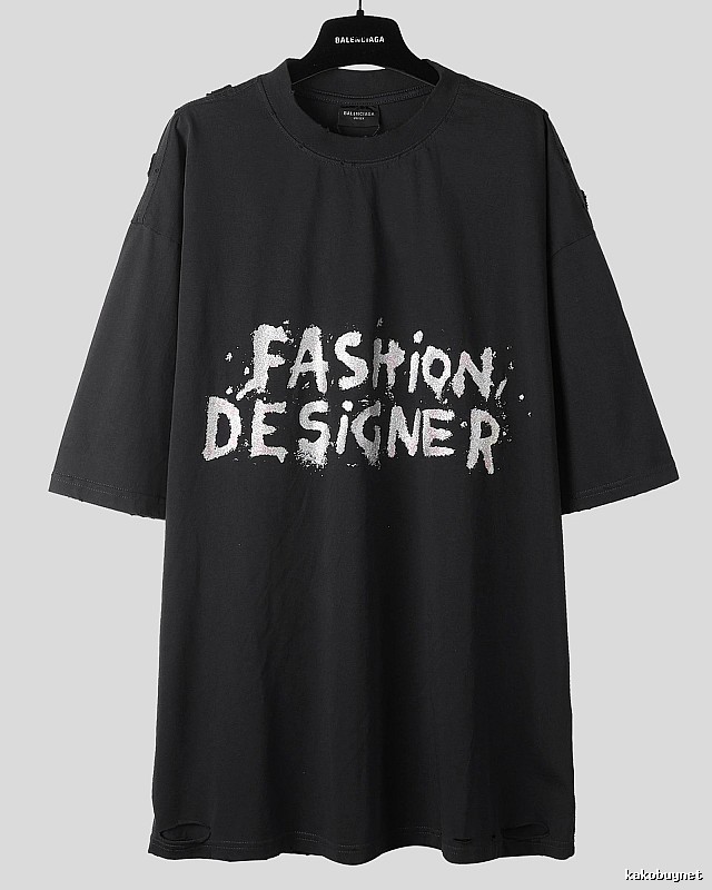 Balenciaga's trendy and cool black T-shirt