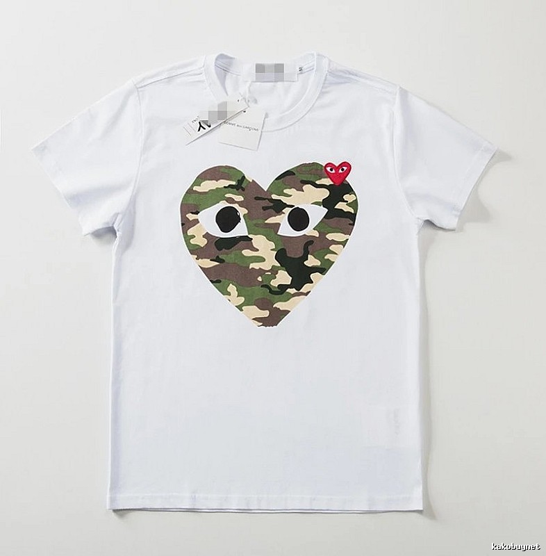 Comme des Garcons PLAY 2021-17 Green Style 2117 Heart Logo T-Shirt City Outfit