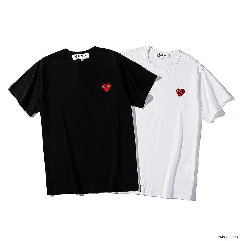 Comme des Garcons PLAY Summer Tee Styling Heart Logo T-Shirt Streetwear Look
