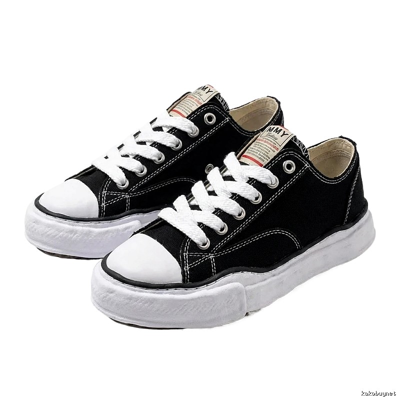 MMY Classic Simple Black and White Canvas Shoes