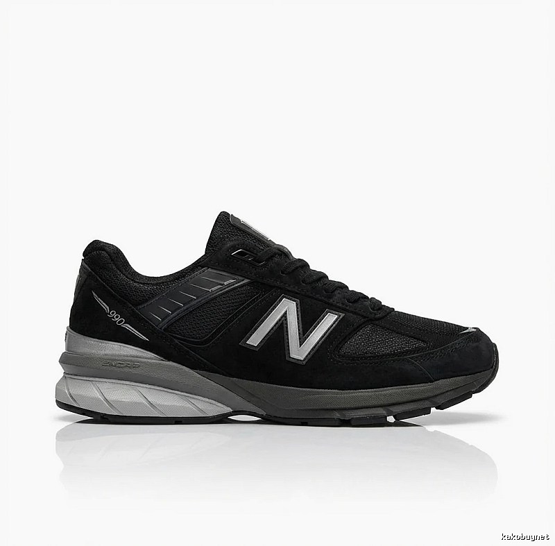 New Balance 990 series black sports shoes