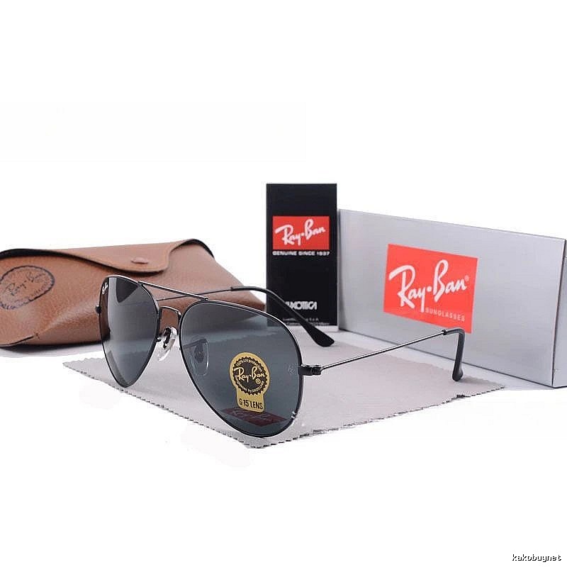 Ray-Ban Logo Detail Aviator sunglasses Gold Tone Sunglasses with Functional Detail