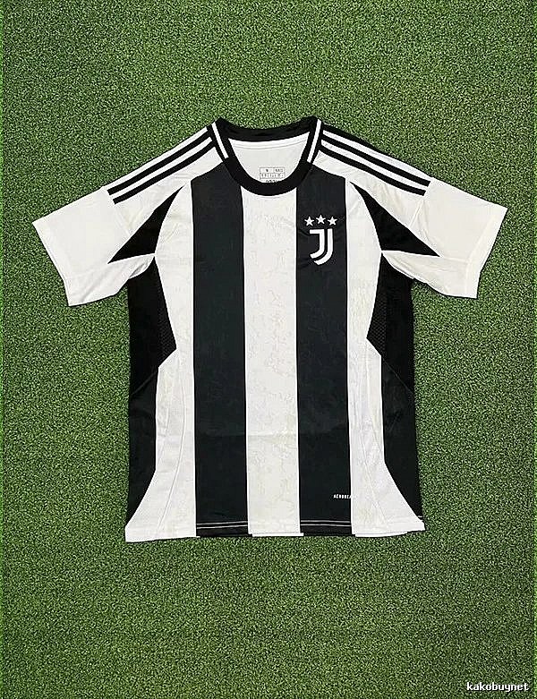 Real Madrid Daily Home soccer jersey White Real Madrid with Visual Detail