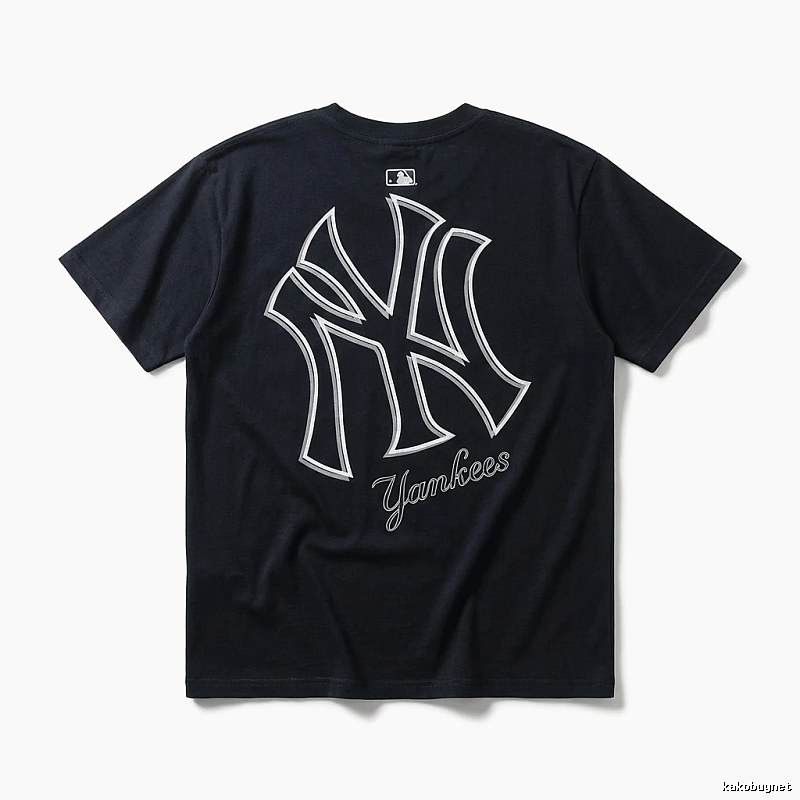 Simple-style black T-shirt of the MLB Yankees