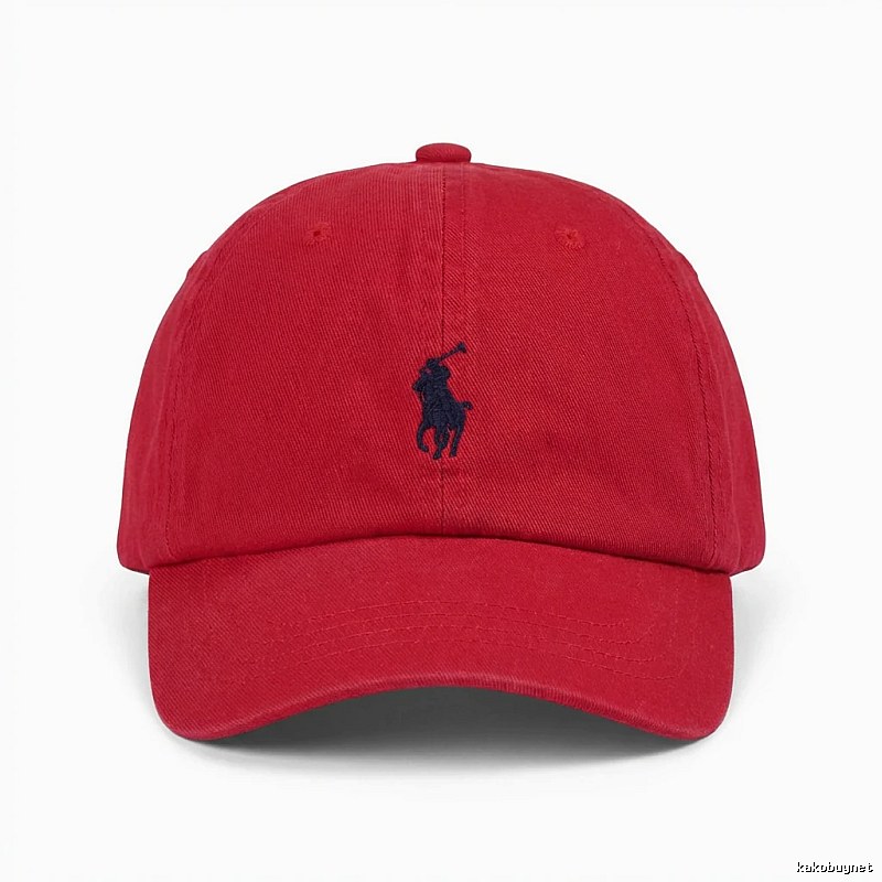 The classic and simple style red hat of Ralph Lauren