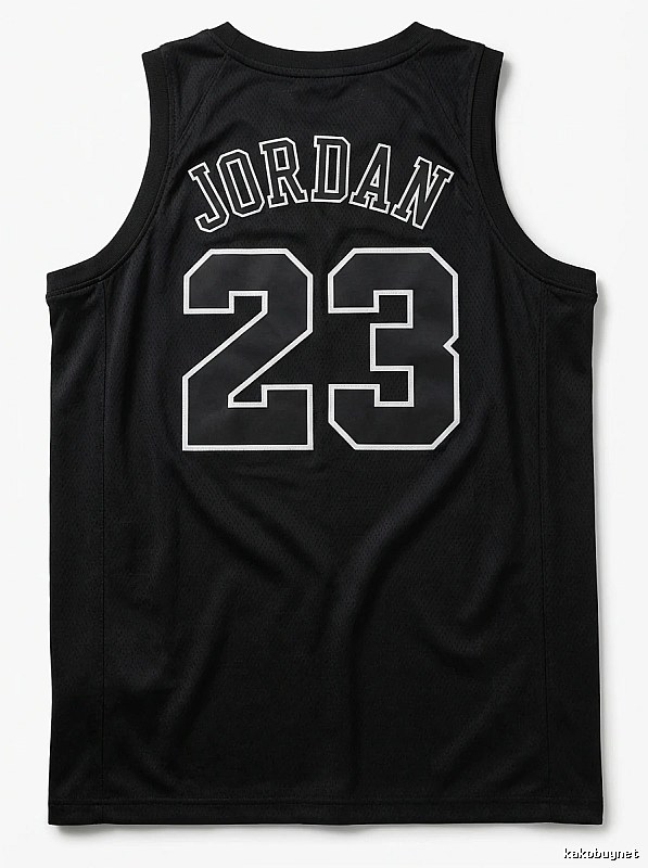 The No. 23 black vest of the Michael Jordan.
